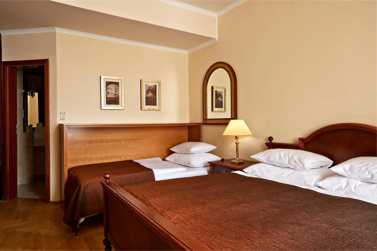 Fleur De Lis Hotel براغ 4*,